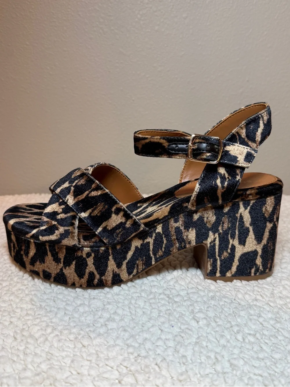 Gianni Bini Leopard Printed Velvet Cross Band Platform Sandals